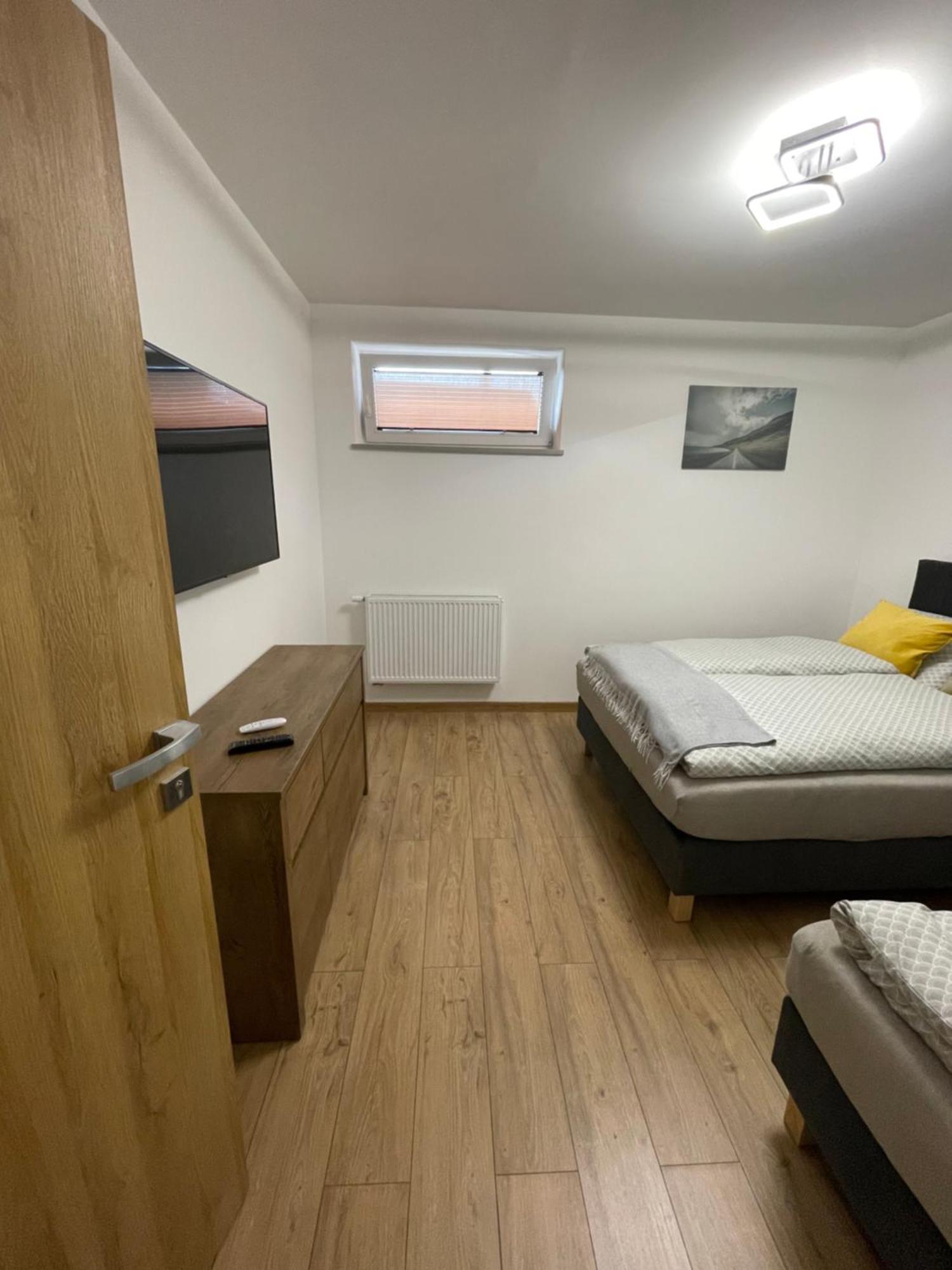 Route 7 Rooms Myslenice Ngoại thất bức ảnh